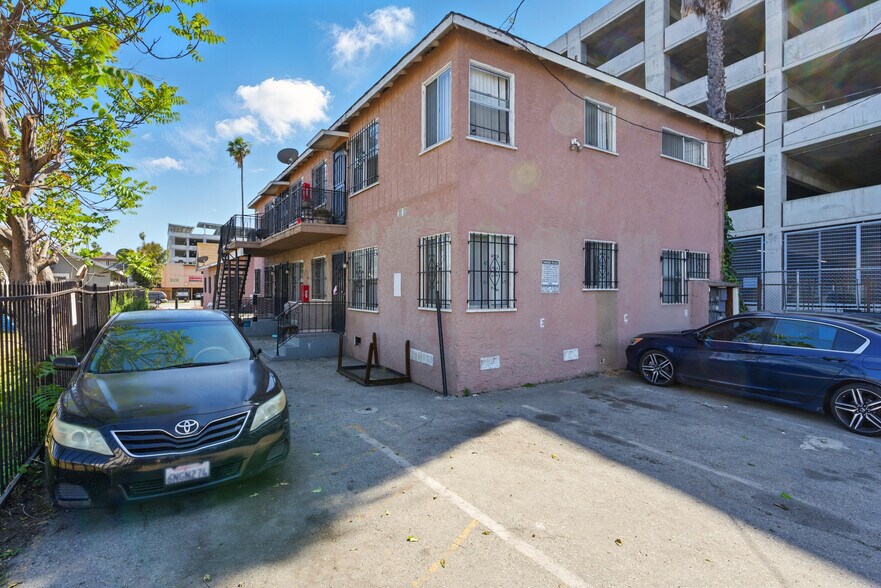 More Photos Of 925 W 84th St, Los Angeles Apartments For Sale