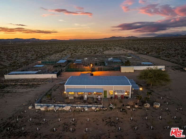 More Photos Of 9025 Camp Rock Rd, Lucerne Valley Veterinarian Kennel For Sale