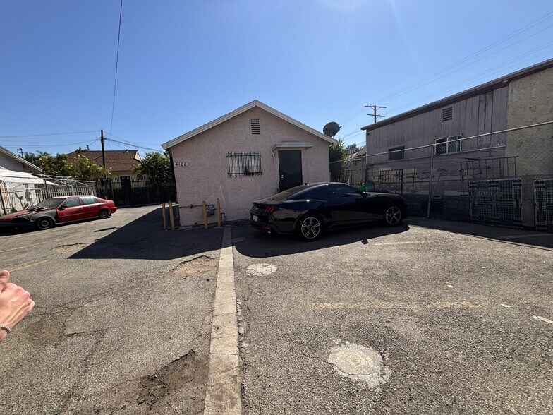 More Photos Of 4106 S San Pedro St, Los Angeles Apartments For Sale