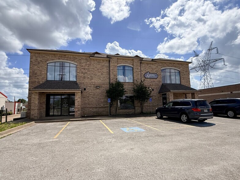 More Photos Of 2140 W Grande Blvd, Tyler Medical For Lease
