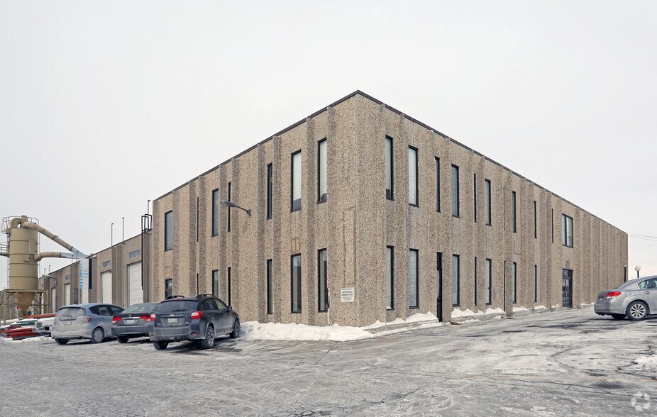 More Photos Of 120 Norfinch Dr, Toronto Manufacturing For Sale