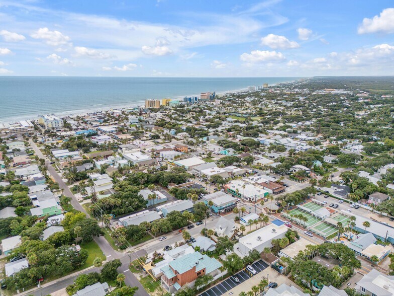 More Photos Of 304 Flagler Ave, New Smyrna Beach Storefront For Sale