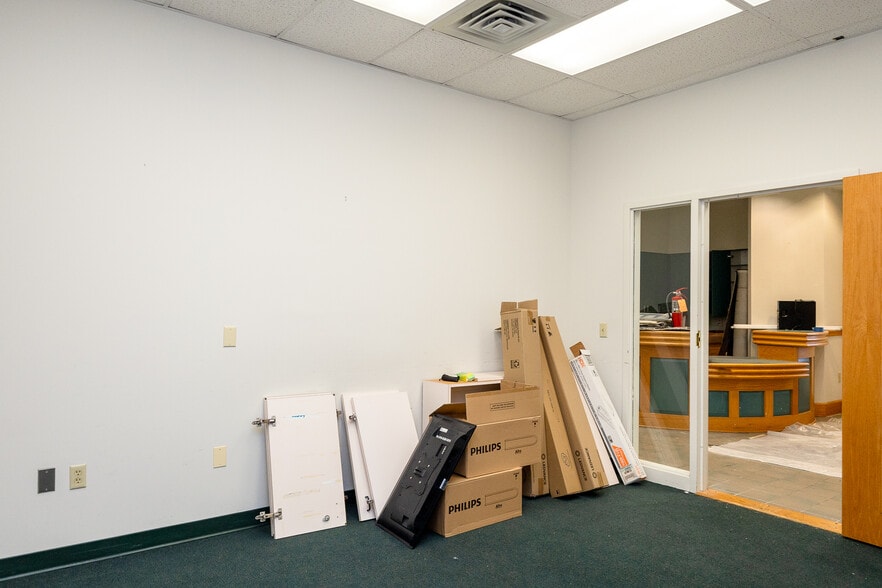 More Photos Of 195 Thomas Johnson Dr, Frederick Medical For Lease