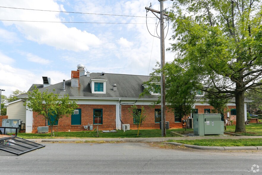 More Photos Of 20936 Torrence Chapel Rd, Cornelius Restaurant For Sale