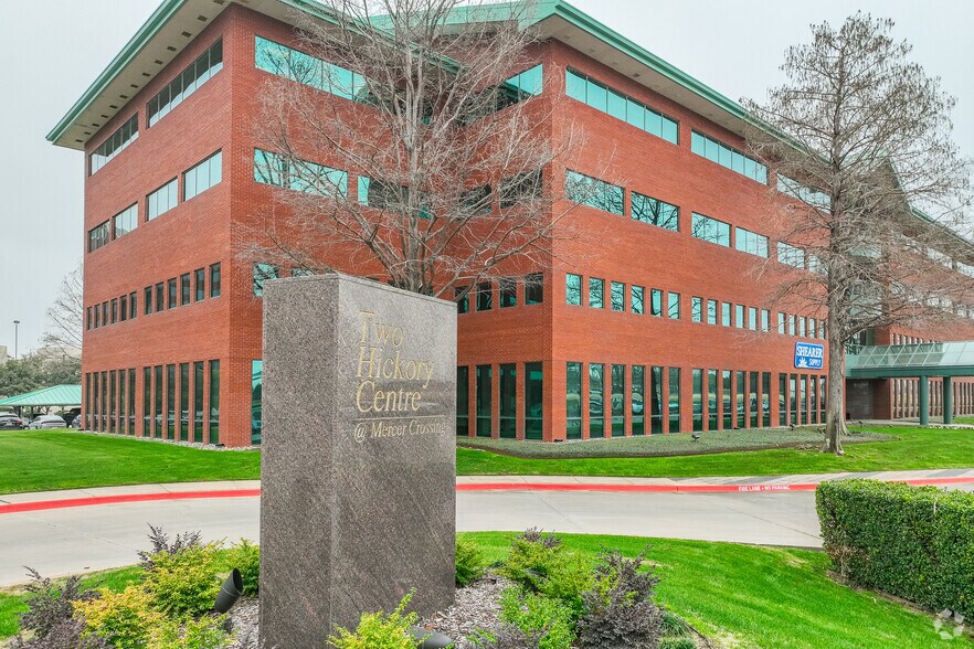 More Photos Of 1750 Valley View Ln, Dallas Office For Sale