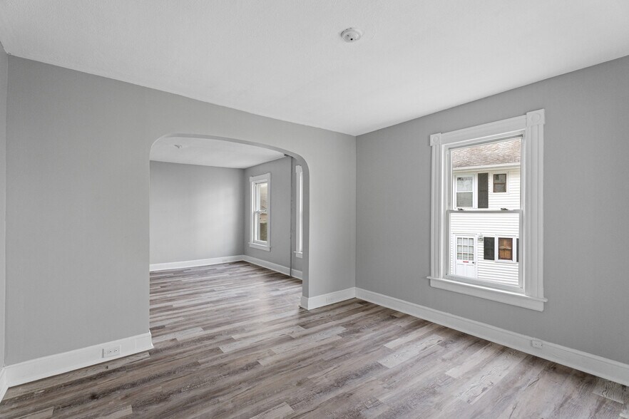 More Photos Of 444-445 West St, Bristol Multifamily For Sale