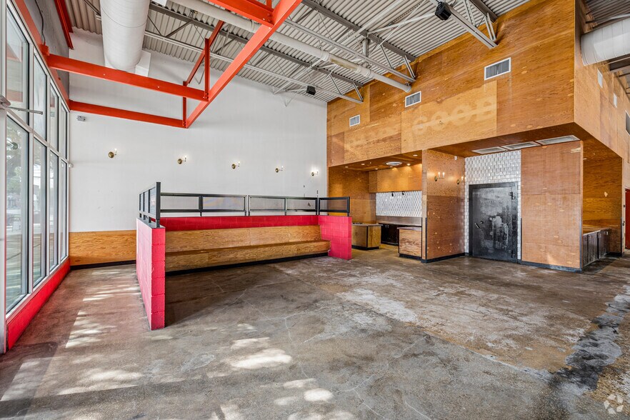 More Photos Of 301 N Guadalupe St, San Marcos Storefront Retail Office For Lease