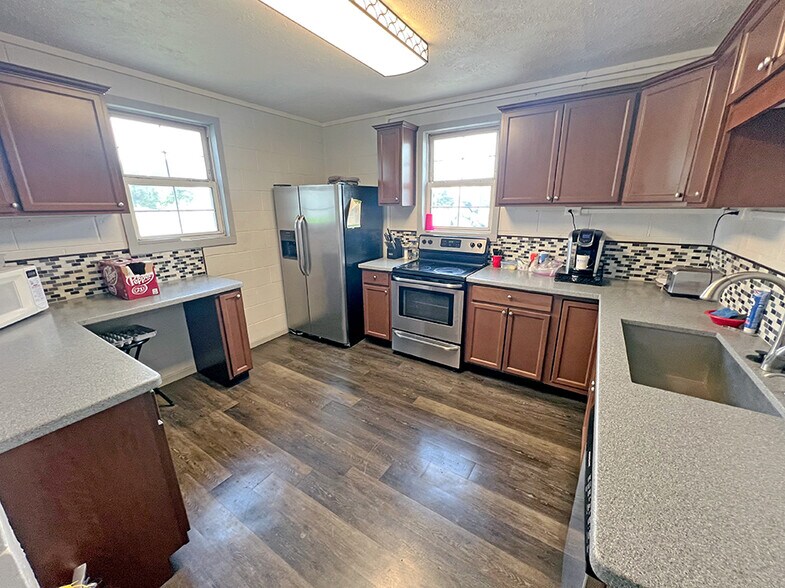 More Photos Of 1450-1520 S Mill St, Nashville Warehouse For Sale