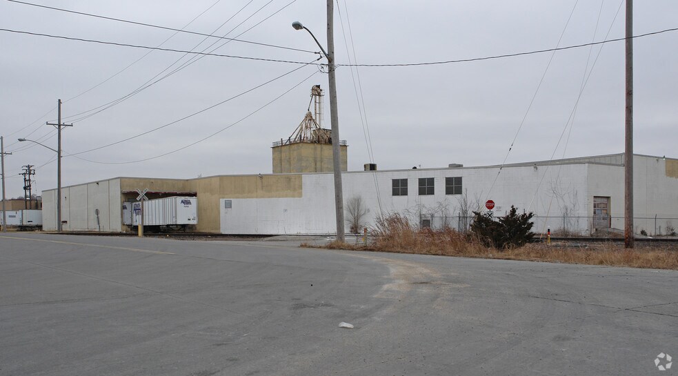 More Photos Of 300 S 55th St, Kansas City Warehouse For Lease
