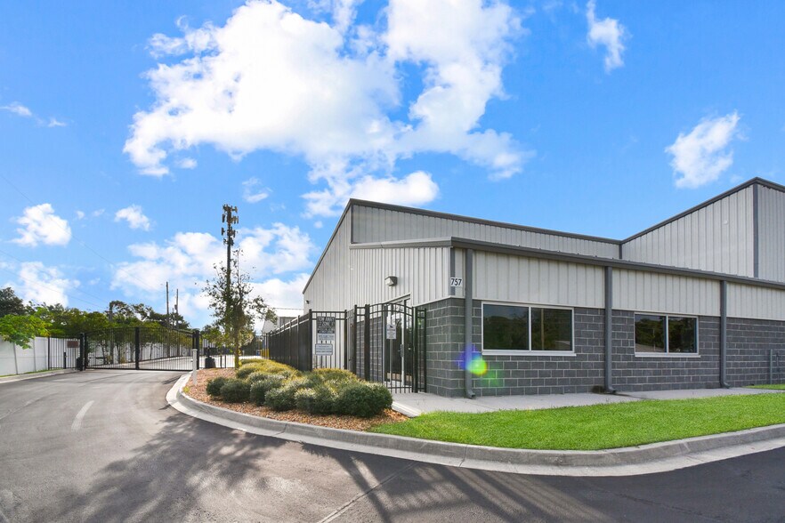 More Photos Of 757 Saint Johns Bluff Rd N, Jacksonville Warehouse For Sale