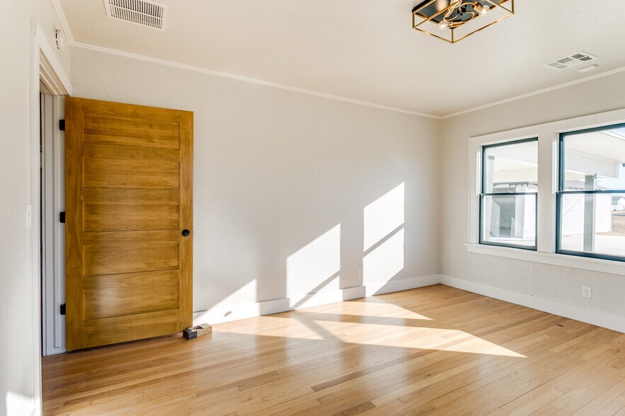 More Photos Of 608 E Eubanks St, Oklahoma City Office For Sale