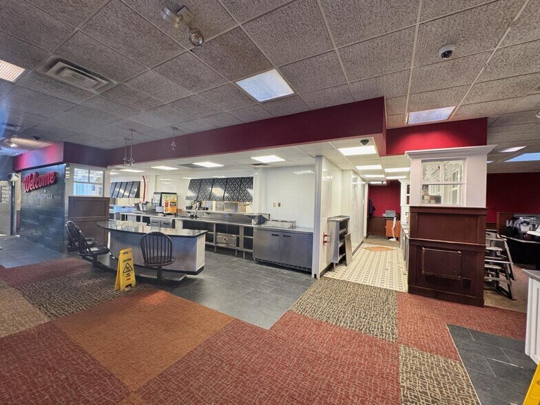 More Photos Of 408 Market Square Dr, Maysville Restaurant For Sale