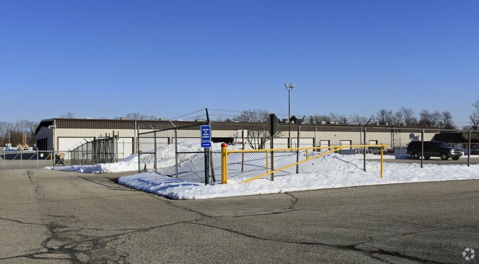 More Photos Of 2929 W Lathrop St, South Bend Warehouse For Lease