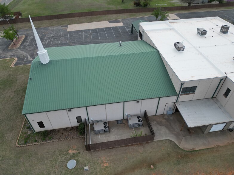 More Photos Of 10901 S Santa Fe Ave, Oklahoma City Religious Facility For Sale