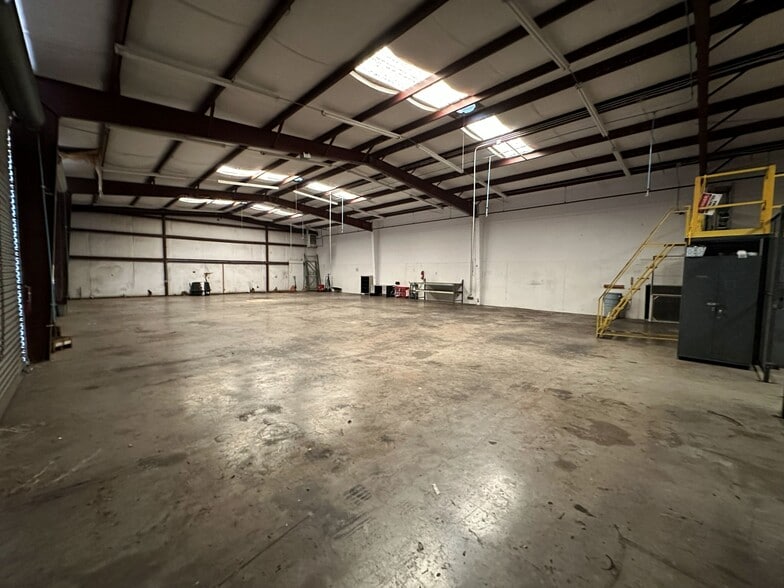 More Photos Of 12803 O'Connor Rd, San Antonio Warehouse For Sale