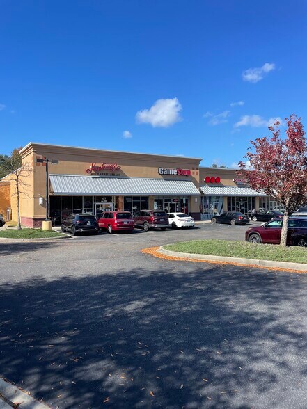 More Photos Of 327 Killian Rd, Columbia Unknown For Lease