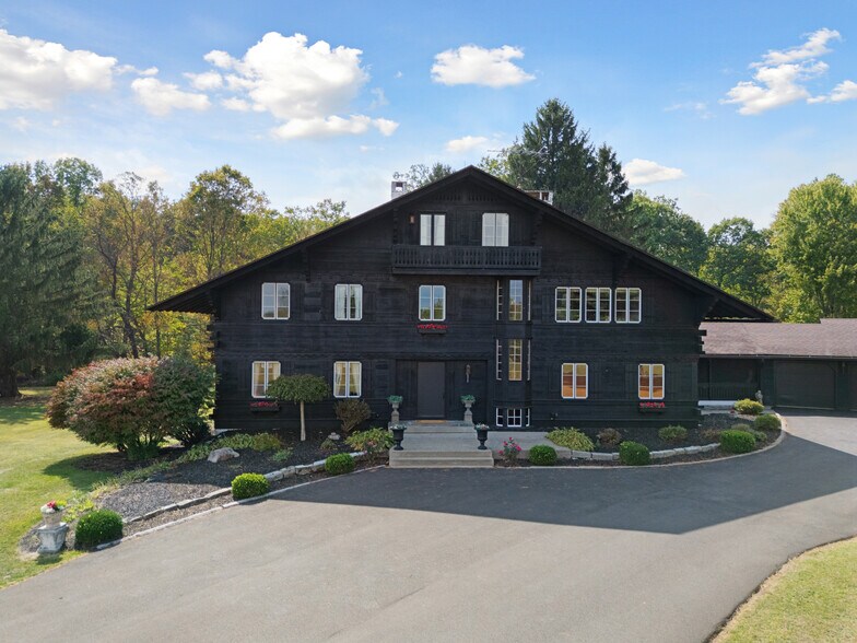 More Photos Of 550 Warner rd, Vienna Specialty For Sale