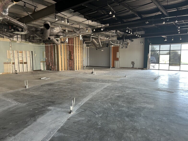 More Photos Of 1821-1861 E Madison Ave, Derby Unknown For Lease
