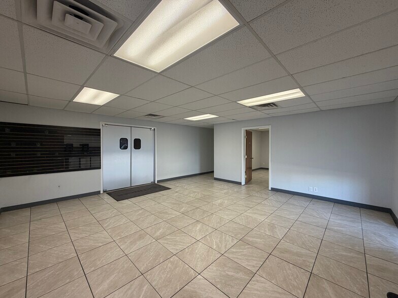 More Photos Of 1720 E 7th St, Odessa Industrial For Lease