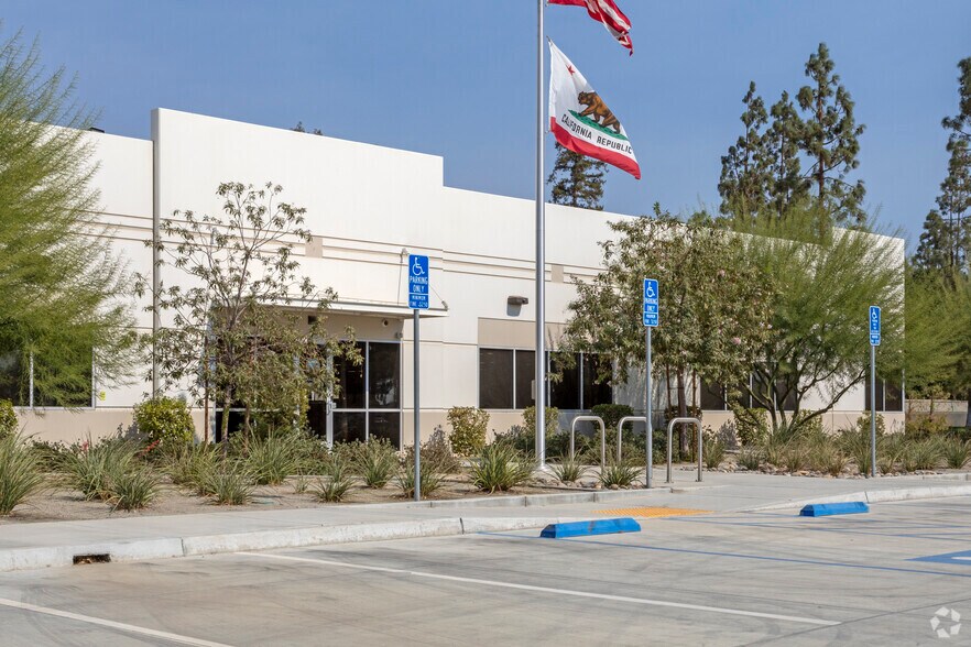 More Photos Of 3655 Unicorn Rd, Bakersfield Office For Lease