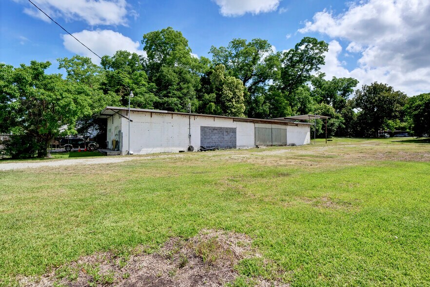 More Photos Of 610 Front St, Wilmington Warehouse For Lease