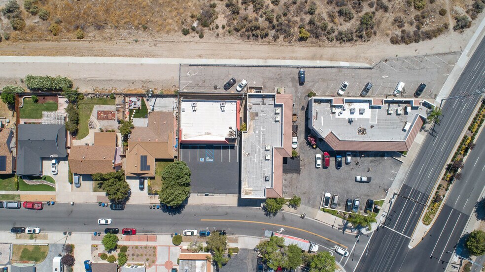 More Photos Of 27016 Langside Ave, Santa Clarita Office For Sale