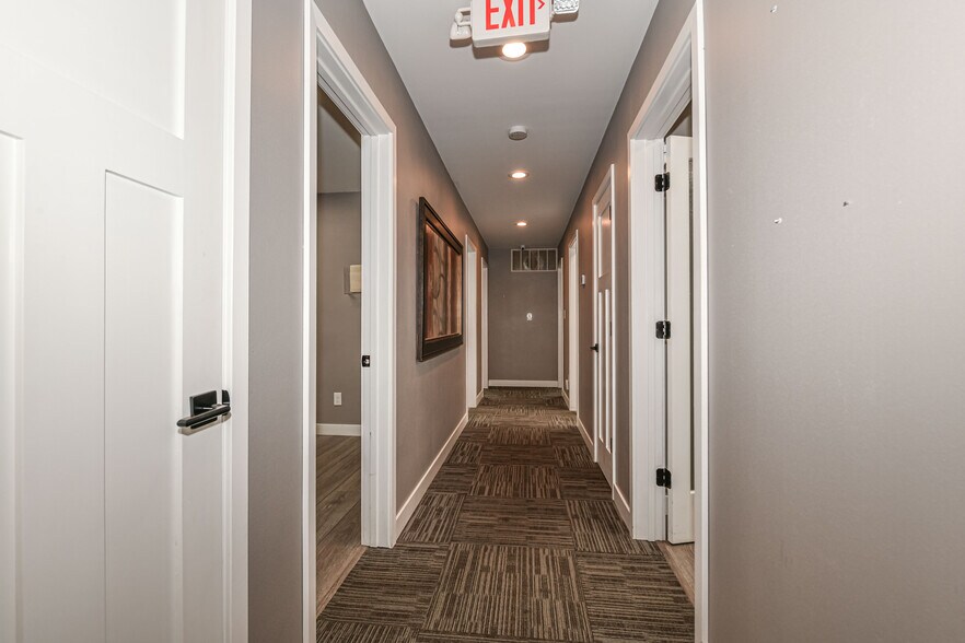 More Photos Of 114 Grove St, Eagle Medical For Lease