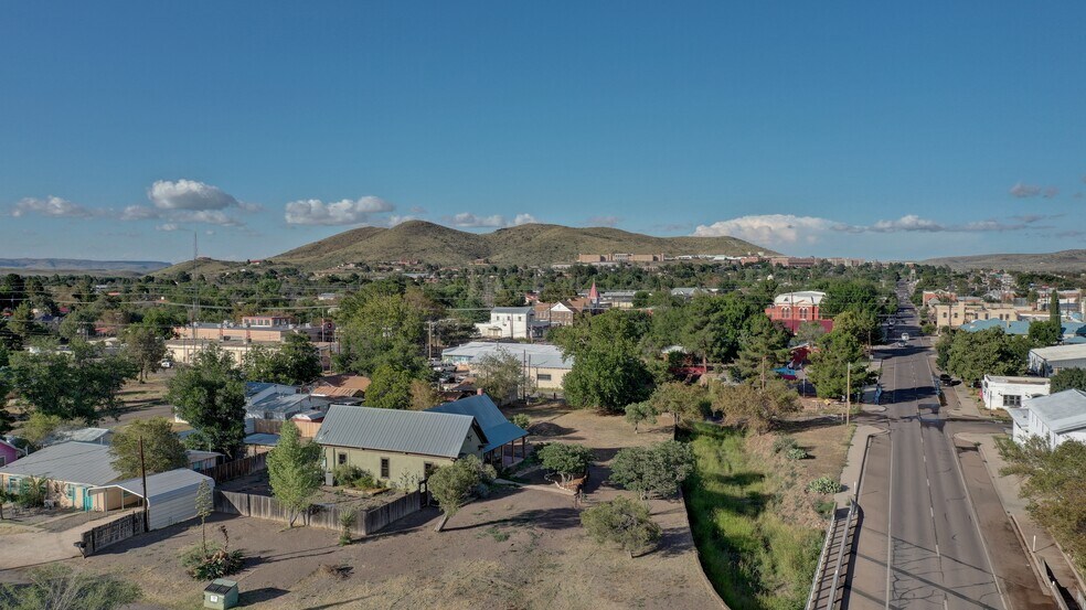 More Photos Of 405 W Avenue E, Alpine Specialty For Sale