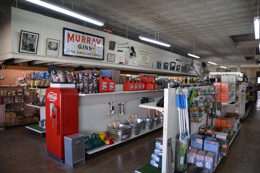 More Photos Of 401 S Elm St, Bald Knob Freestanding For Sale