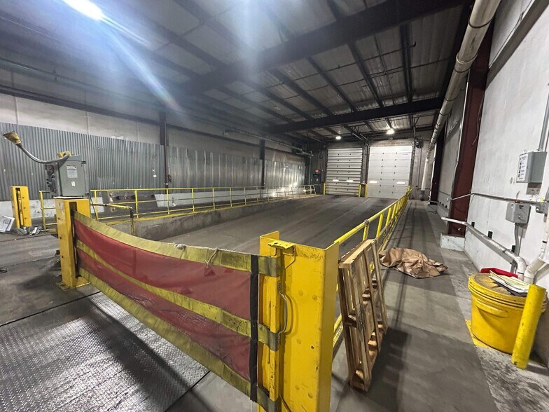 More Photos Of 3605-3625 N Stone Ave, Colorado Springs Distribution For Lease