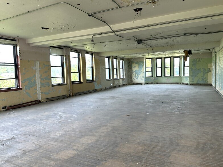 More Photos Of 921 W State St, Rockford Schools For Sale