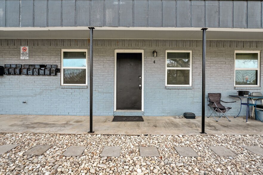 More Photos Of 306 Calhoun Dr, Rockdale Apartments For Sale