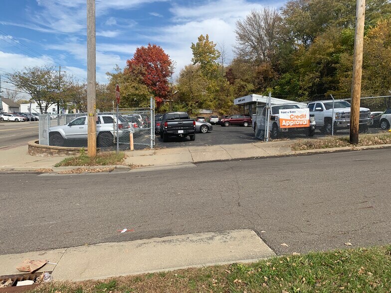 More Photos Of 1895 S Main St, Akron General Retail For Sale