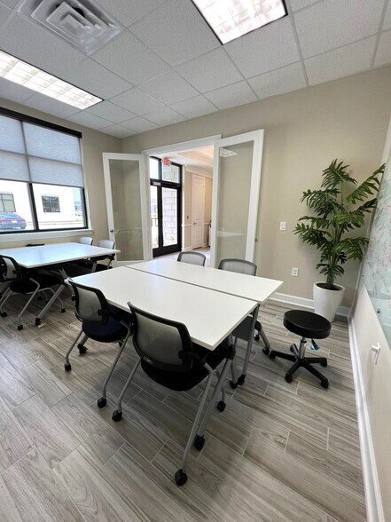 More Photos Of 202 Industrial Blvd, Sugar Land Office For Lease