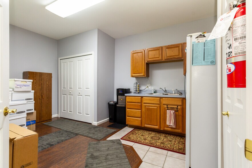 More Photos Of 208 W Highland Rd, Highland Medical For Sale