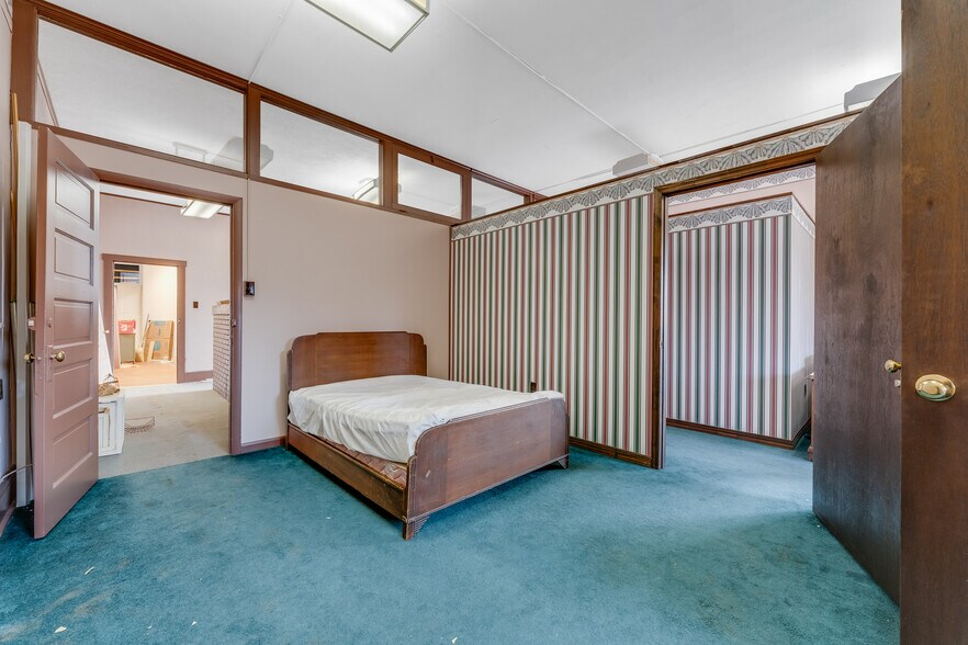 More Photos Of 215 Merchant St, Fairmont Office For Sale