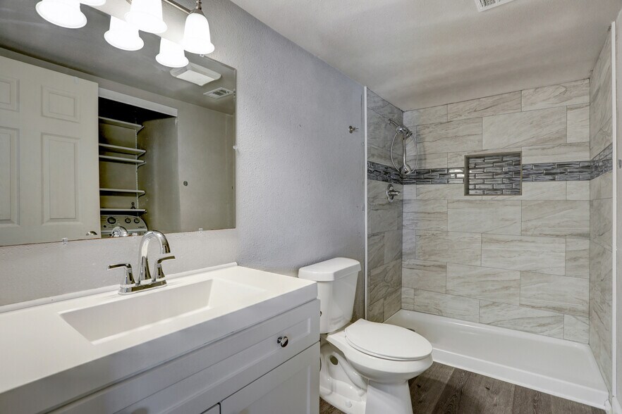 More Photos Of 2322 Central St, Dickinson Apartments For Sale