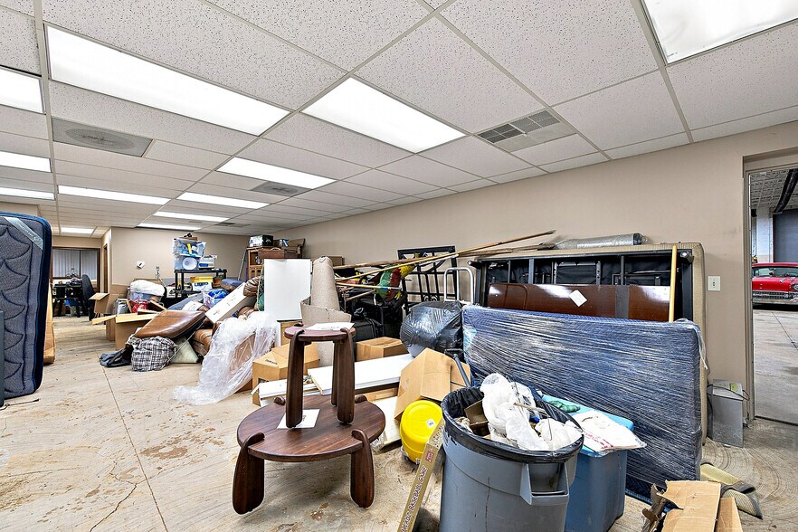 More Photos Of 44468 Reynolds Dr, Clinton Township Manufacturing For Sale