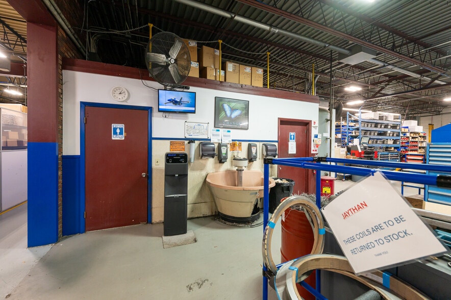 More Photos Of 116 Parker St, Newburyport Manufacturing For Sale