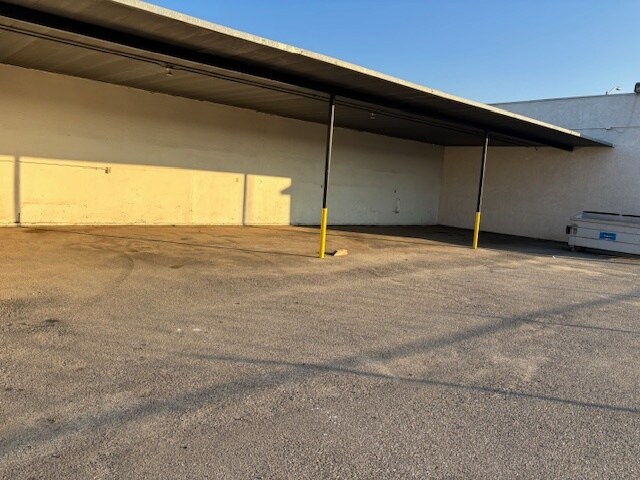 More Photos Of 4632 District Blvd, Bakersfield Showroom For Lease