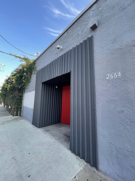 More Photos Of 2662-2684 Lacy St, Los Angeles Loft Creative Space For Lease