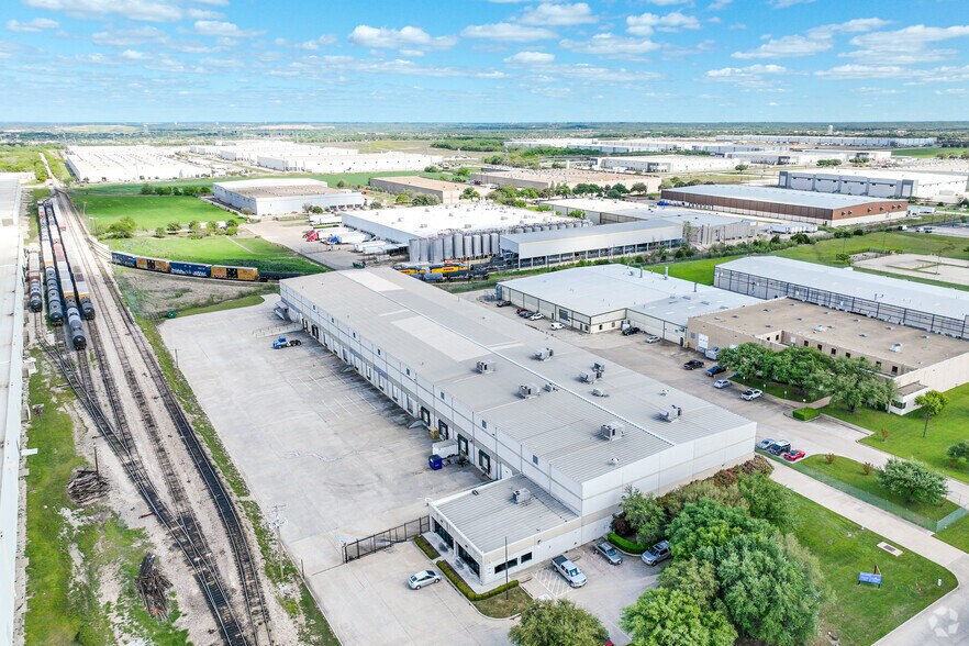 More Photos Of 6601 Will Rogers Blvd, Fort Worth Warehouse For Sale