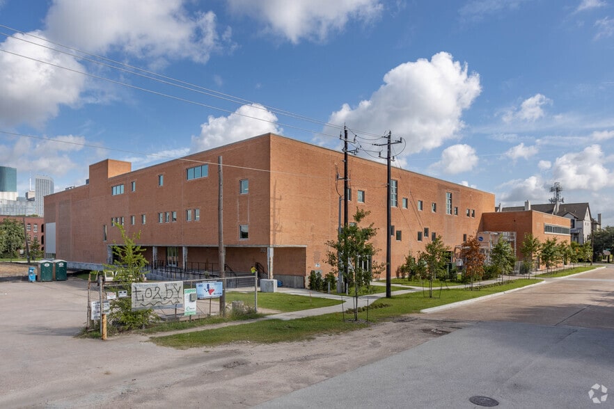 More Photos Of 2410 Polk St, Houston Office For Lease