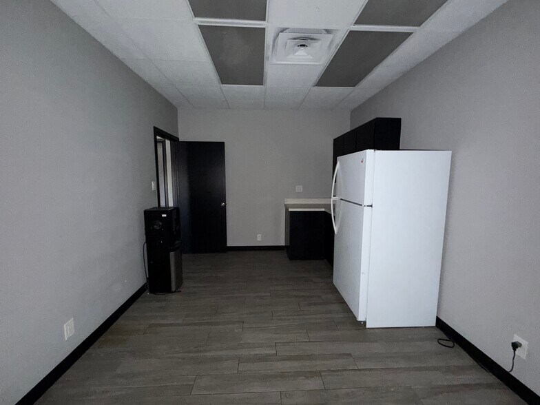 More Photos Of 2506 N Grandview Ave, Odessa Office For Lease