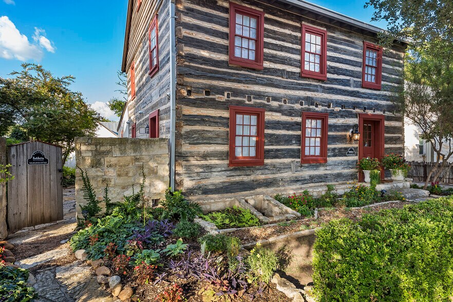 More Photos Of 104 E Austin St, Fredericksburg Storefront Retail Residential For Sale