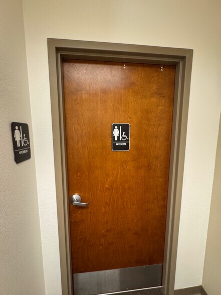 More Photos Of 6801 Isaac's Orchard Rd, Springdale Office For Lease