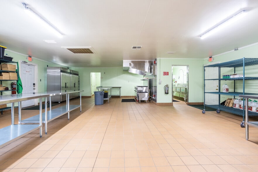 More Photos Of 10204 Se State Road 100, Starke Flex For Sale