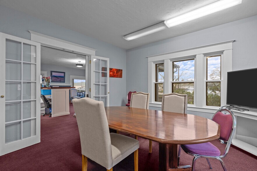 More Photos Of 236 SW Mill St, Dallas Office For Sale