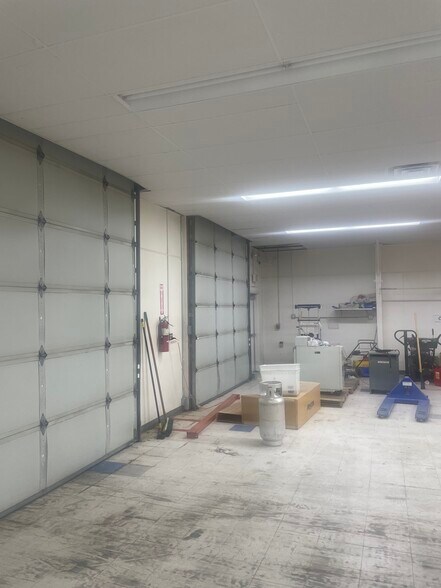 More Photos Of 131 E Commerce Way, Libby Manufacturing For Sale