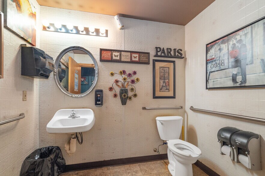 More Photos Of 1524 Van Vranken Ave, Schenectady Bar For Sale